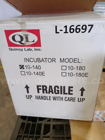 INCUBATOR UNUSED GOOD 22LBS