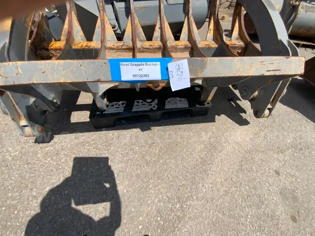 USED ROOT GRAPPLE BUCKET