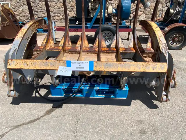 USED  ROOT GRAPPLE BUCKET