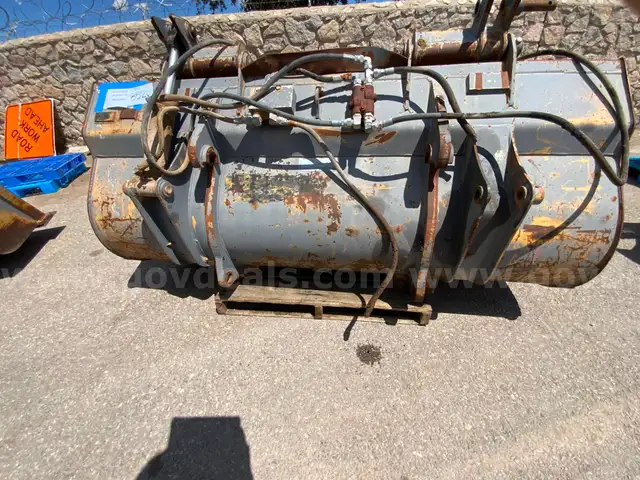 USED  FEEDLOT GRAPPLE BUCKET