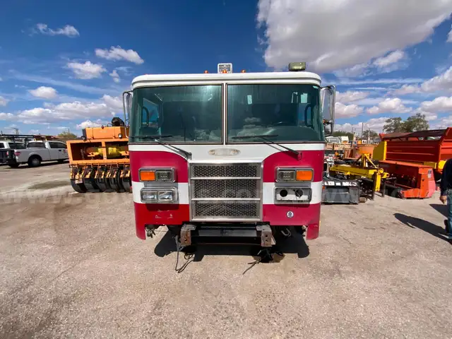 USED 1999 Pierce Model Tilt Cab