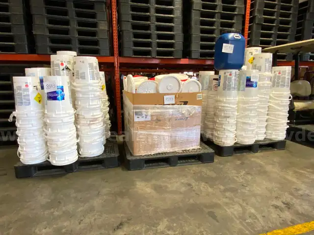 USED EMPTY PLASTIC BUCKETS
