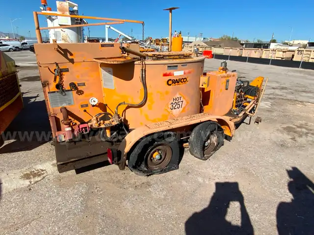 USED CRAFCO EZ POUR 400  DIESEL MELTER