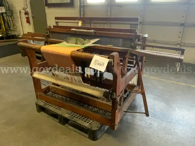 USED WOODEN FLOOR LOOM