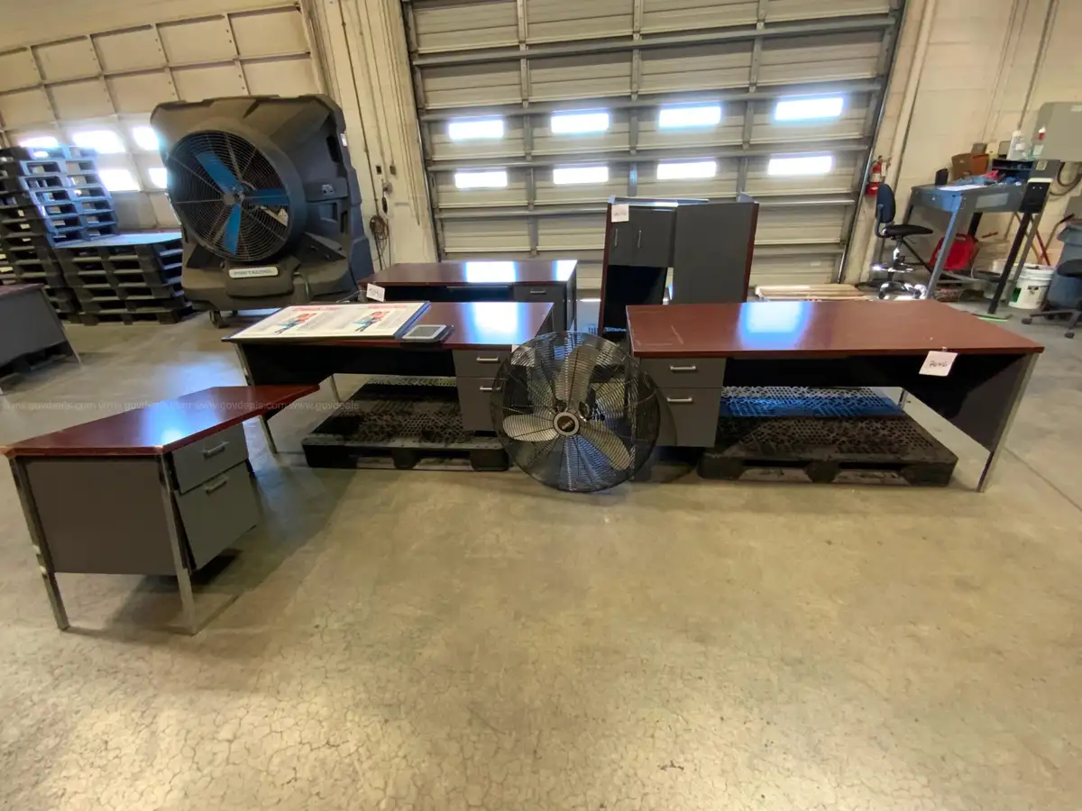 USED METAL DESKS GovDeals