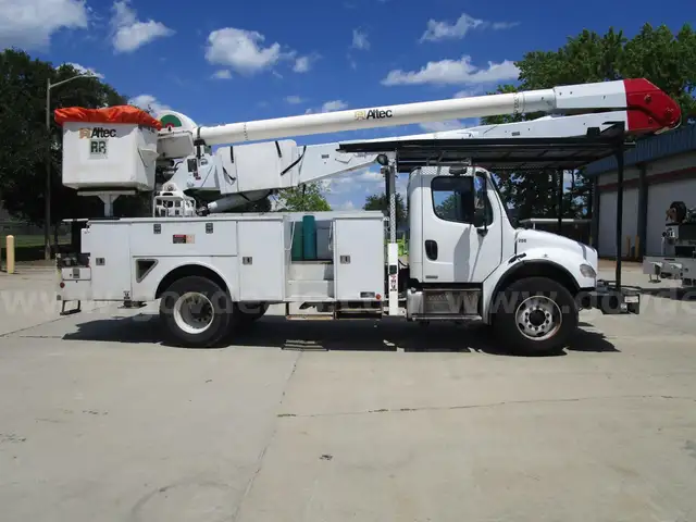 2007 Freightliner M2 106 : 7.2L CATERPILLAR C7 Diesel/ ALLISON 6sp. Transmission.  2WD**Please read full Description**