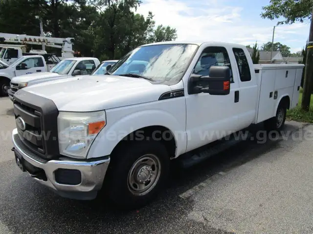 2012 Ford F-250 SD 4x2 SUPERCAB  6.2L V8 w/ Reading Utility Body Upfit, and Tommy Gate Lift  *Read Full Description*