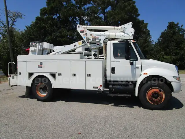 2007 International 4400 Bucket Truck w/ 45&#x27; Boom: 35,000GVW : NON DEF RELIANT  **Please read FULL Description**