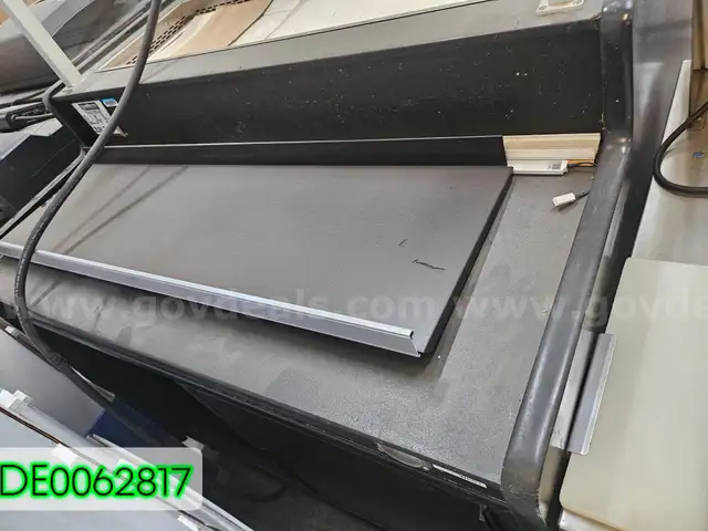 2009 Southern Store Fixtures PSSC-H Sandwich Table