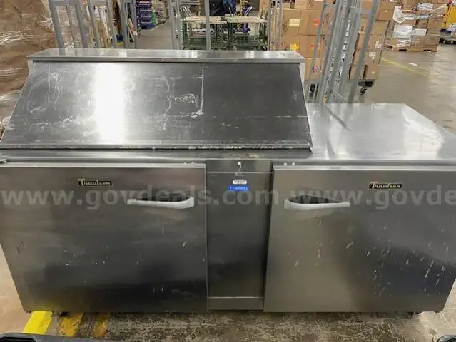 2021 Traulsen UPT7218-LR, 6FT Sandwich Table