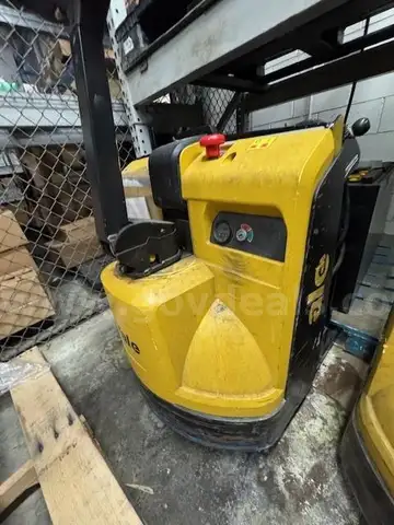 2016 Yale MPE060LEN24T2748 Electric Pallet Jacket