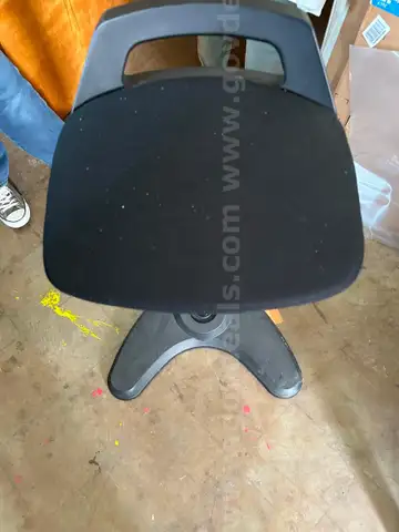 Stand up chair