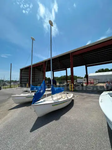 American 14.6&#x2019; sailboat