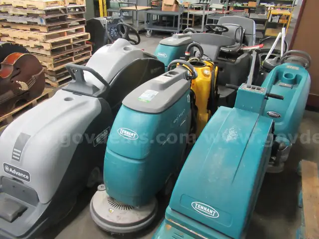 #3942 (9) Used Floor Scrubbers/Floor Buffers/Vacuum&#x27;s