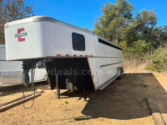 2018 Charmac Outlaw GN 27&#x27; Horse Trailer