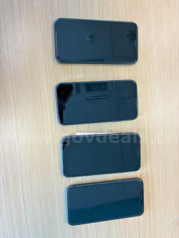 Lot of 4 iPhone 11 - 64GB