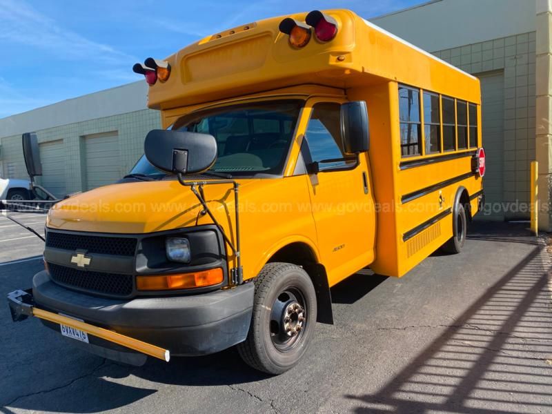 2011 Chevrolet Express Collins Bus 4500 21 Passenger only