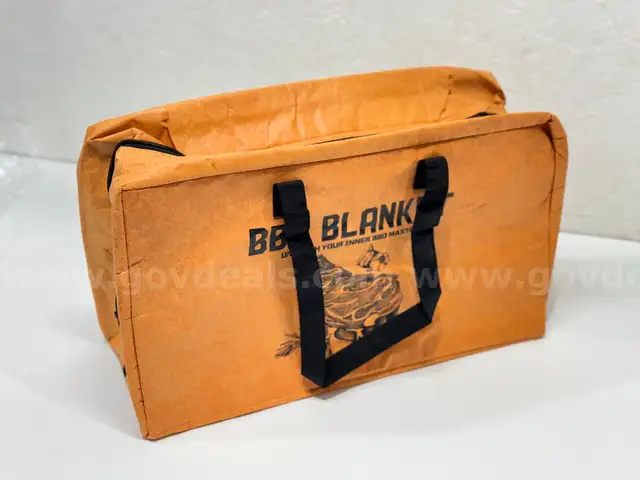 Brand New - BBQ Blanket for Resting Meat, Insulated Brisket Resting Blanket for Smoking - Shipping Available