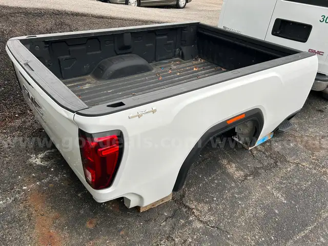 2024 GMC SIERRA 3500 single wheel -  8' bed with tailgate and rear bumper