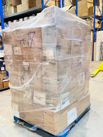 Pallet of Mixed Light Fixtures - Shipping Available