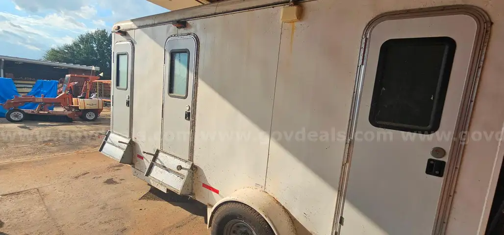 2012 Restroom trailer