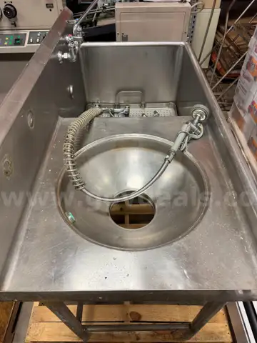 5&#x27; wide wash sink