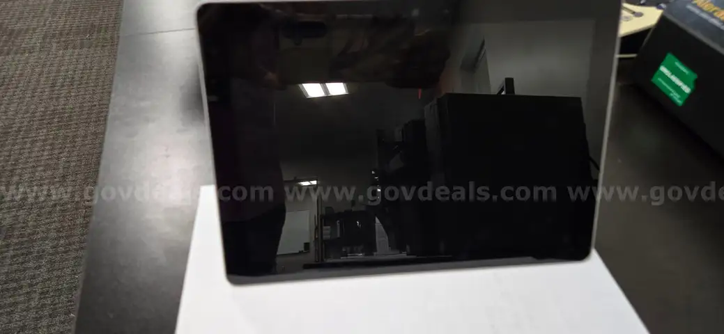 Lot of 1 Microsoft Surface Go Tablet &#x26; Microsoft Surface Dock