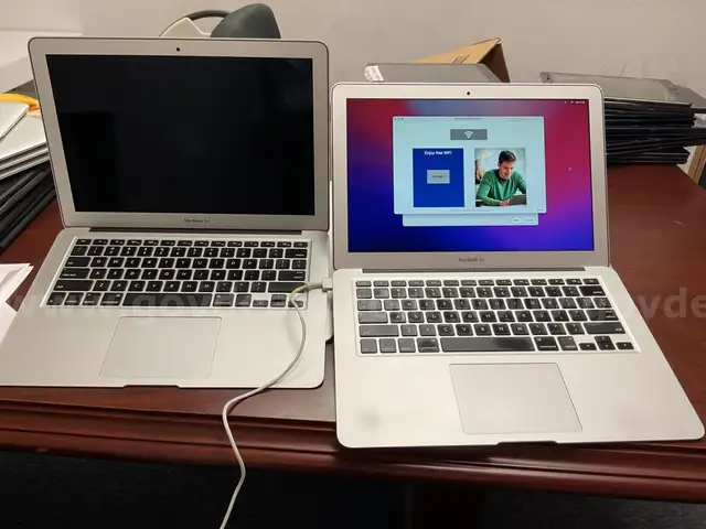 Lot of 8 MacBook Air 13" –A1466