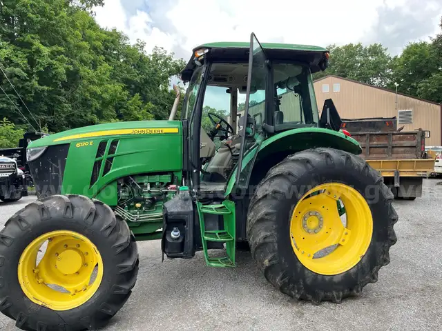 2015 John Deere 6120E
