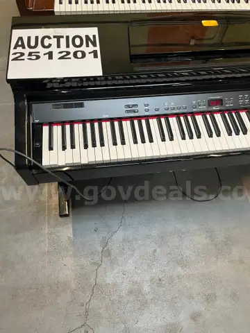 BEHRINGER CONCERT PIANO