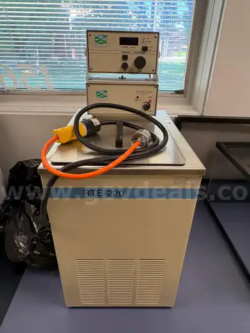 NESLAB RTE-220 RECIRCULATING LAB CHILLER