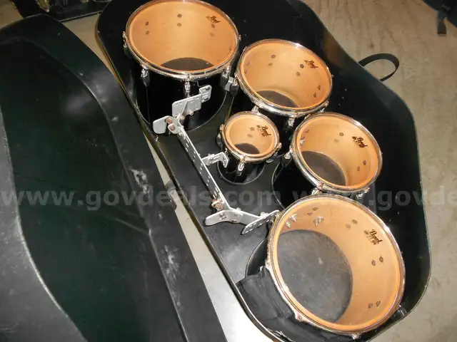 Pearl Marching Tenor Drums &#x26; Case
