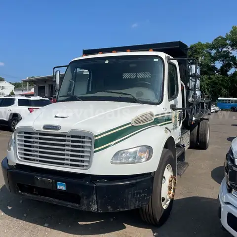 2011 Freightliner M2 106