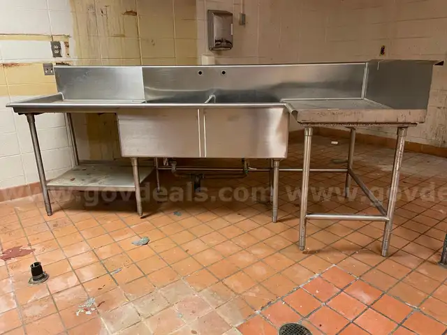 STAINLESS STEEL SINK