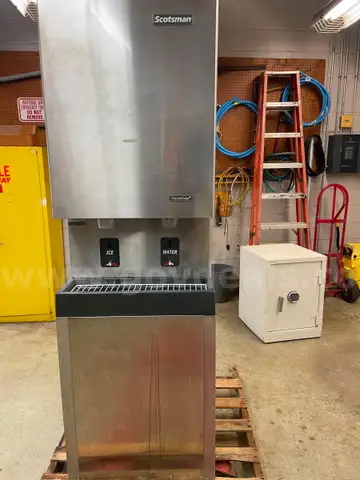 SCOTSMAN ICE MACHINE/WATER DISPENCER