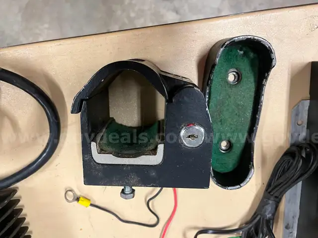 Vehicle gun lock