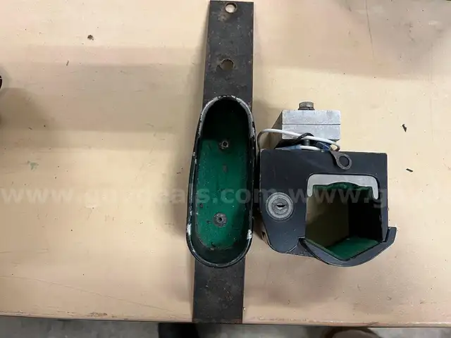 Vehicle gun lock
