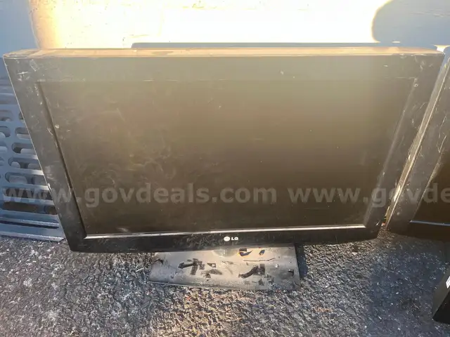 32 inch TV/computer monitor