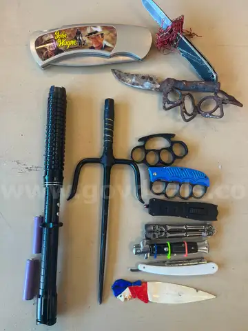 novelty knives +