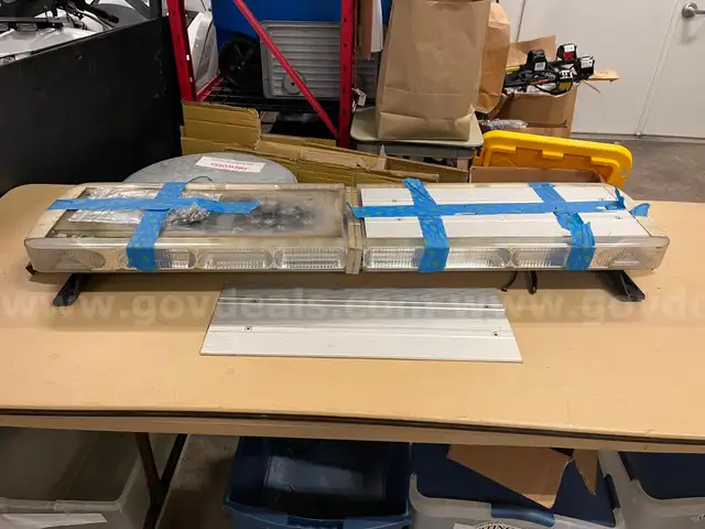 Overhead light bar