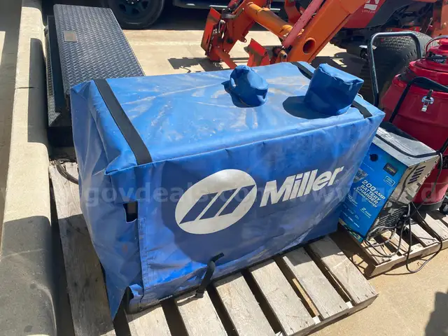 NEW Miller Bobcat 260 AC/DC Welder and 11k Watt Generator