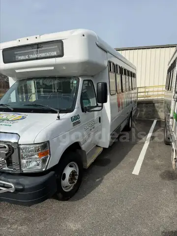 2017 Ford E-450 Bus