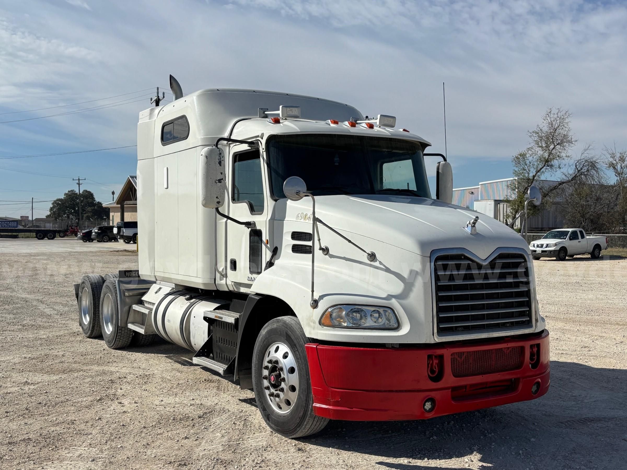 Photo of a 2012 Mack CXU613