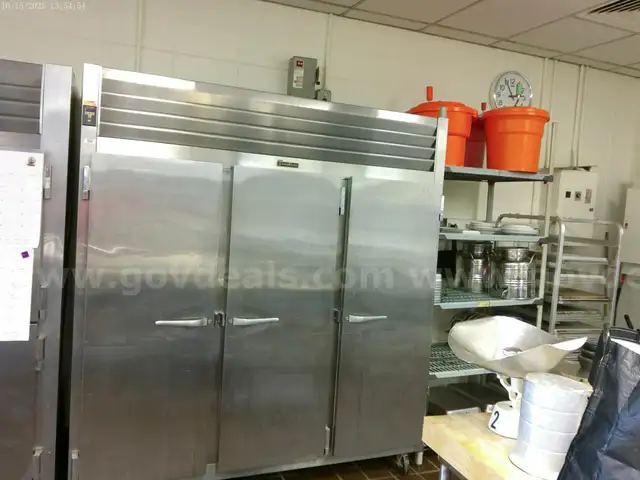 Commercial refrigerator