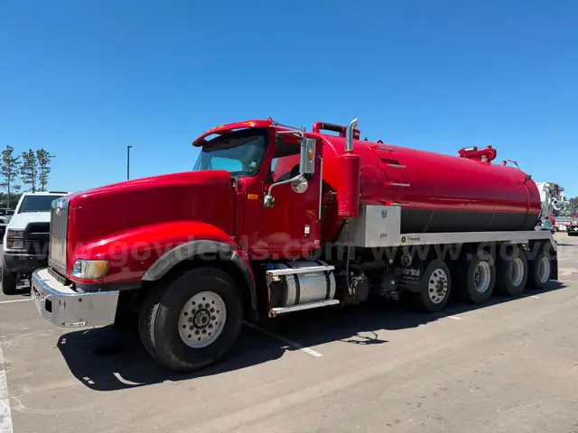 2017 International 5900i Imperial Vacuum Tank Truck