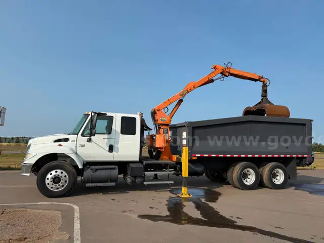 2007 International 7500 Peterson Grapple Clamp Truck