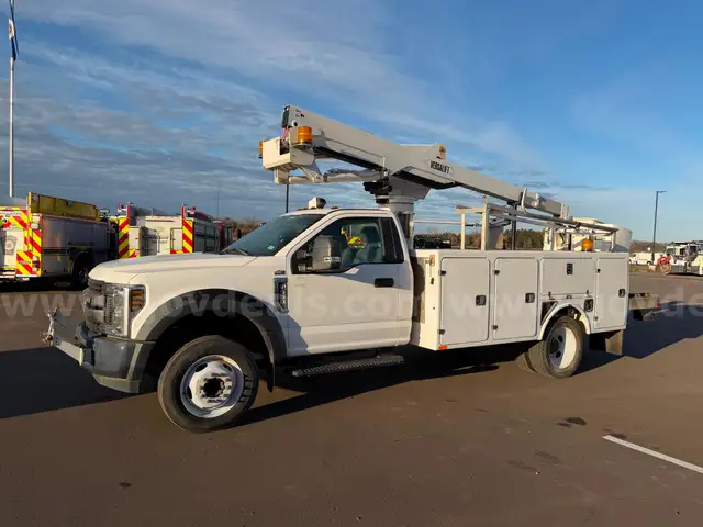 2018 Ford F-550 VERSALIFT BUCKET TRUCK