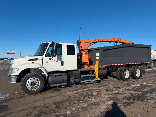 2007 International 7500 PETERSEN GRAPPLE LOADER