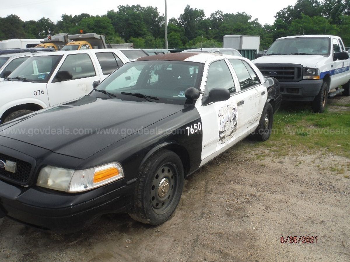 2006 Ford Crown Victoria Police Interceptor | GovDeals