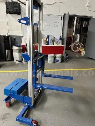 Vestil Hand Operated Counterbalanced Lift Truck